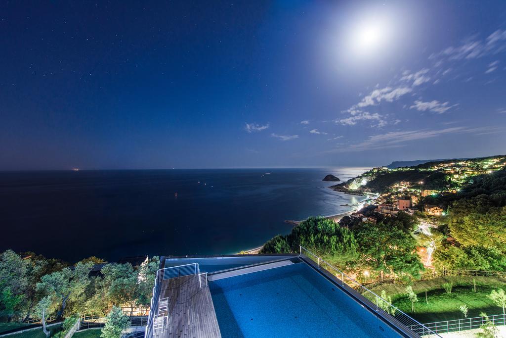 Dominio Mare Resort & Spa แบร์เจจจี ภายนอก รูปภาพ